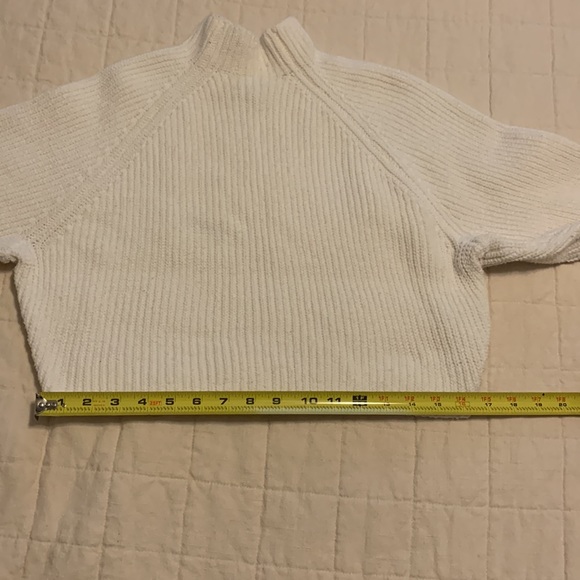 Cropped Sweater - Picture 6 of 6